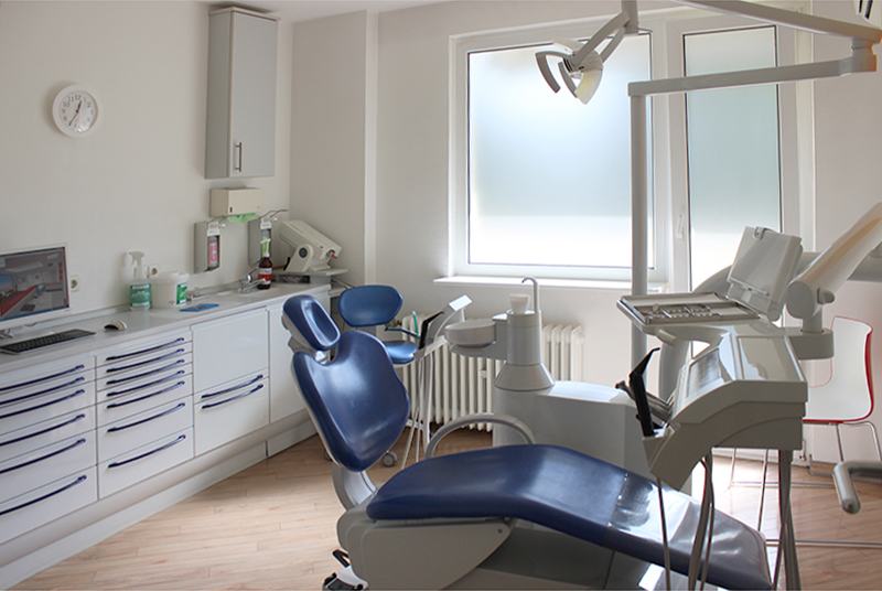 Behandlungsraum - Zahnarztpraxis Dr. Merle Baufeld in 40233 Düsseldorf